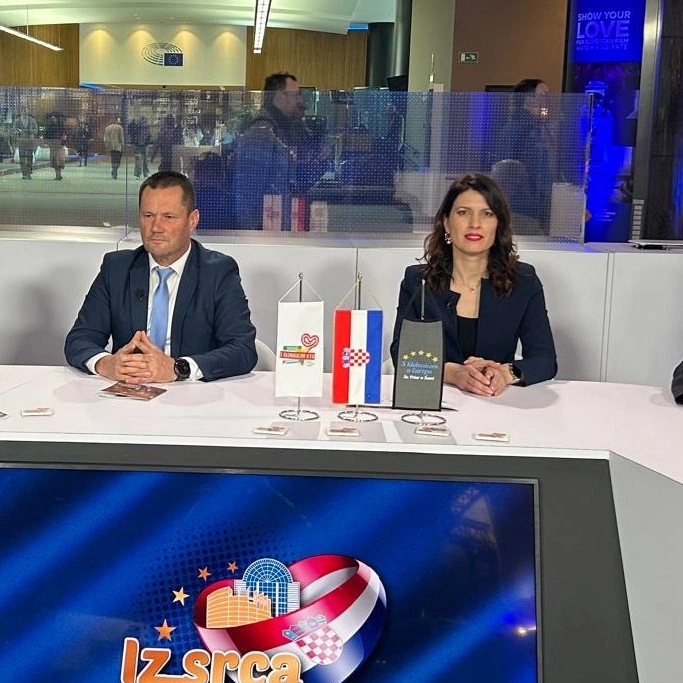 93. Inoxaur Table u Bruxellesu (Inoxaur Table)